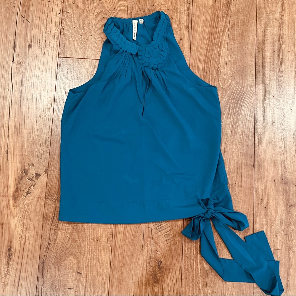 Robbi Nikki Blue Shirt Ruffle Sleeveless Blouse Top Tie Bottom Disk Trim Small S
